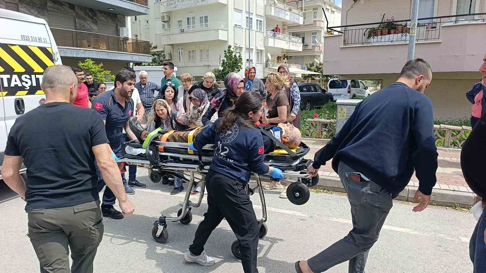 manevra yapan ogrenci servisi gorme engelli yayaya carpti esi gozyaslarina boguldu 3 wJEwtdNN