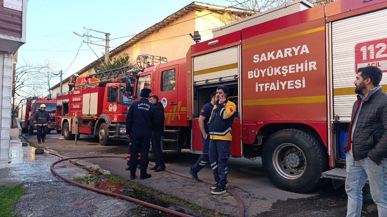 mangal yakmak isterken catiyi atese verdi 2 PnSVLTwF