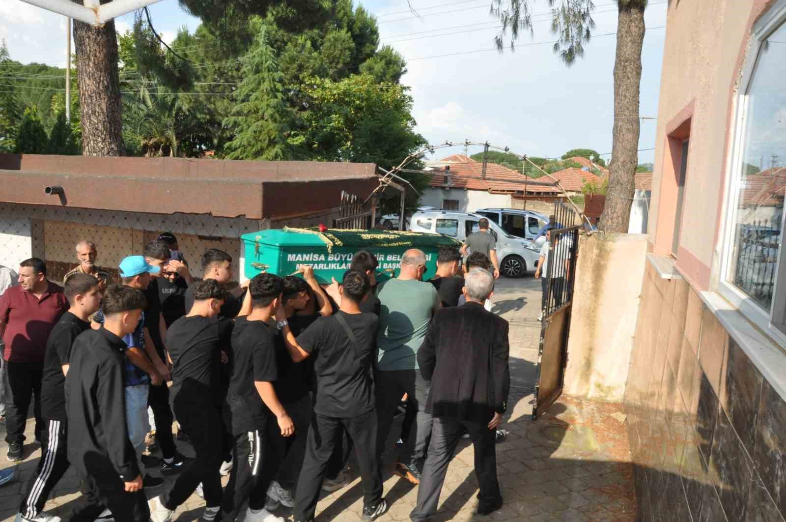 Manisa, 15 yaşındaki Erdem Demir’e ağladı 9 manisa 15 yasindaki erdem demire agladi 5 anXVpUKa
