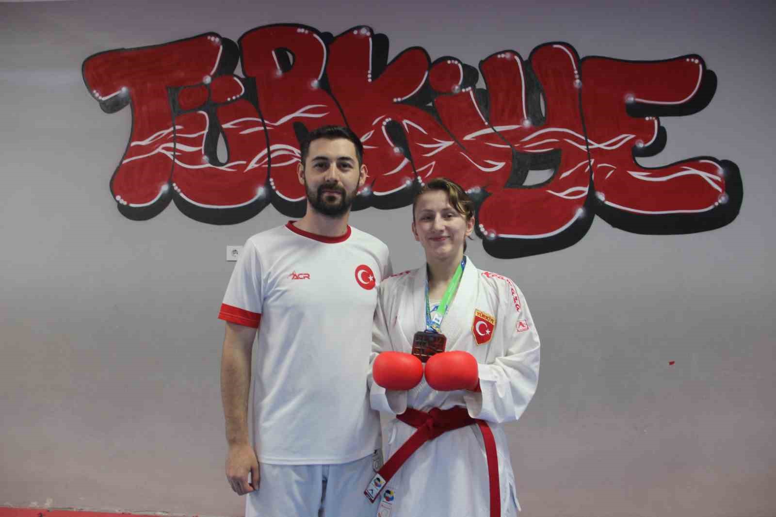 manisa celal bayar universitesi sporcusu nurbade buber dunya zirvesine cikti 1