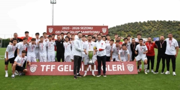 manisa-fk-u19-takimi-177-takim-arasinda-turkiye-sampiyonu-oldu-YUa9cyFt.jpg