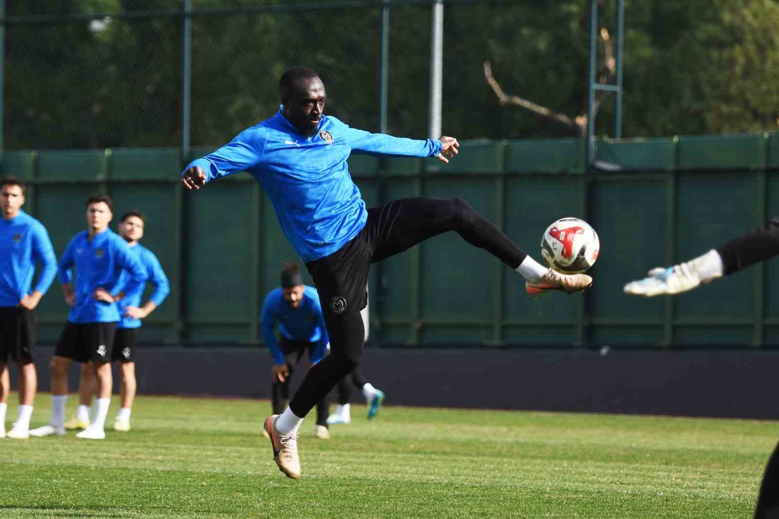 manisa fk umraniyespor macinin hazirliklarini surdurdu 0