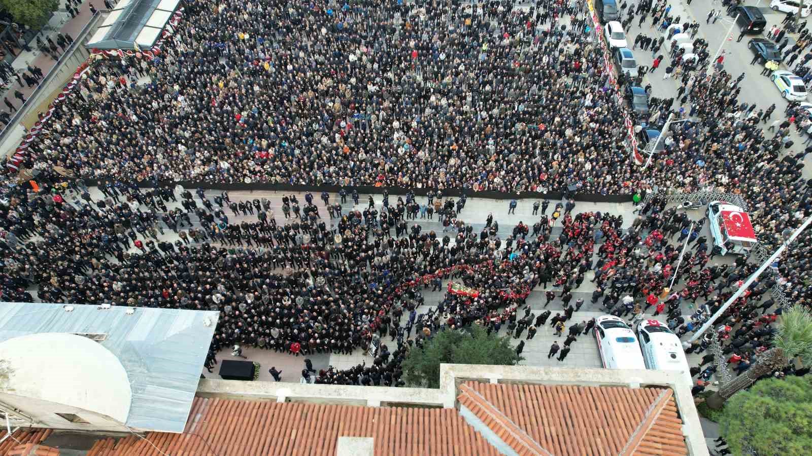 manisa ilk kadin baskanina agladi 7 fEW8G2Br