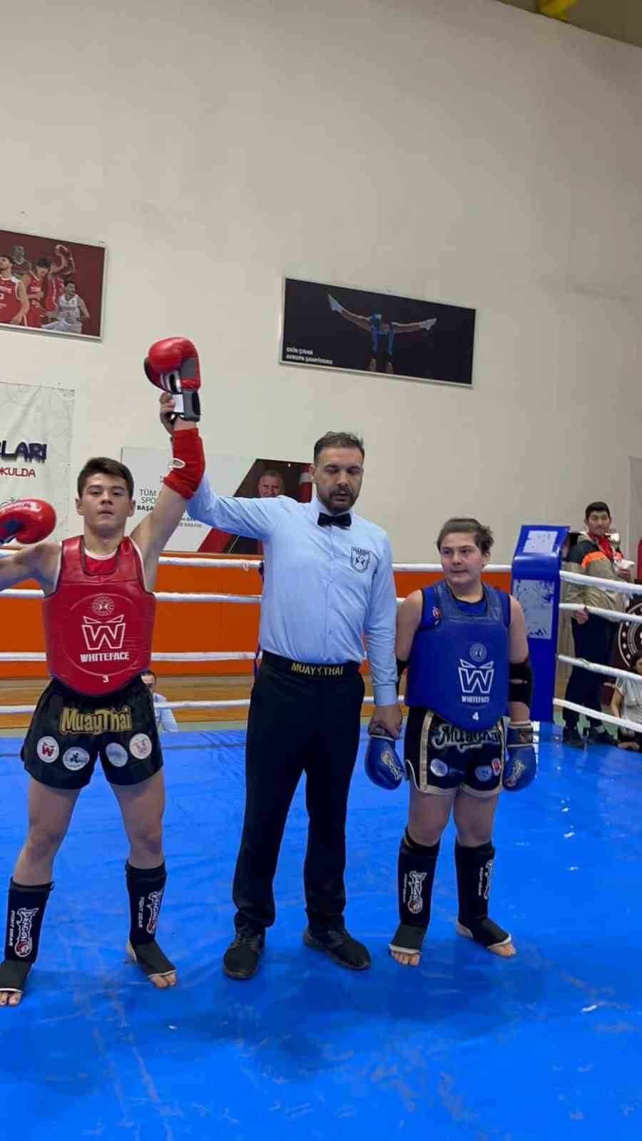 manisa muaythaide egeye damga vurdu 4 sOpMynB2