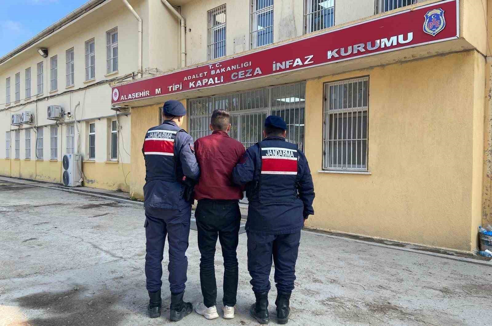 manisada 2 firari hukumlu kiskivrak yakalandi 0 5T9iWStK