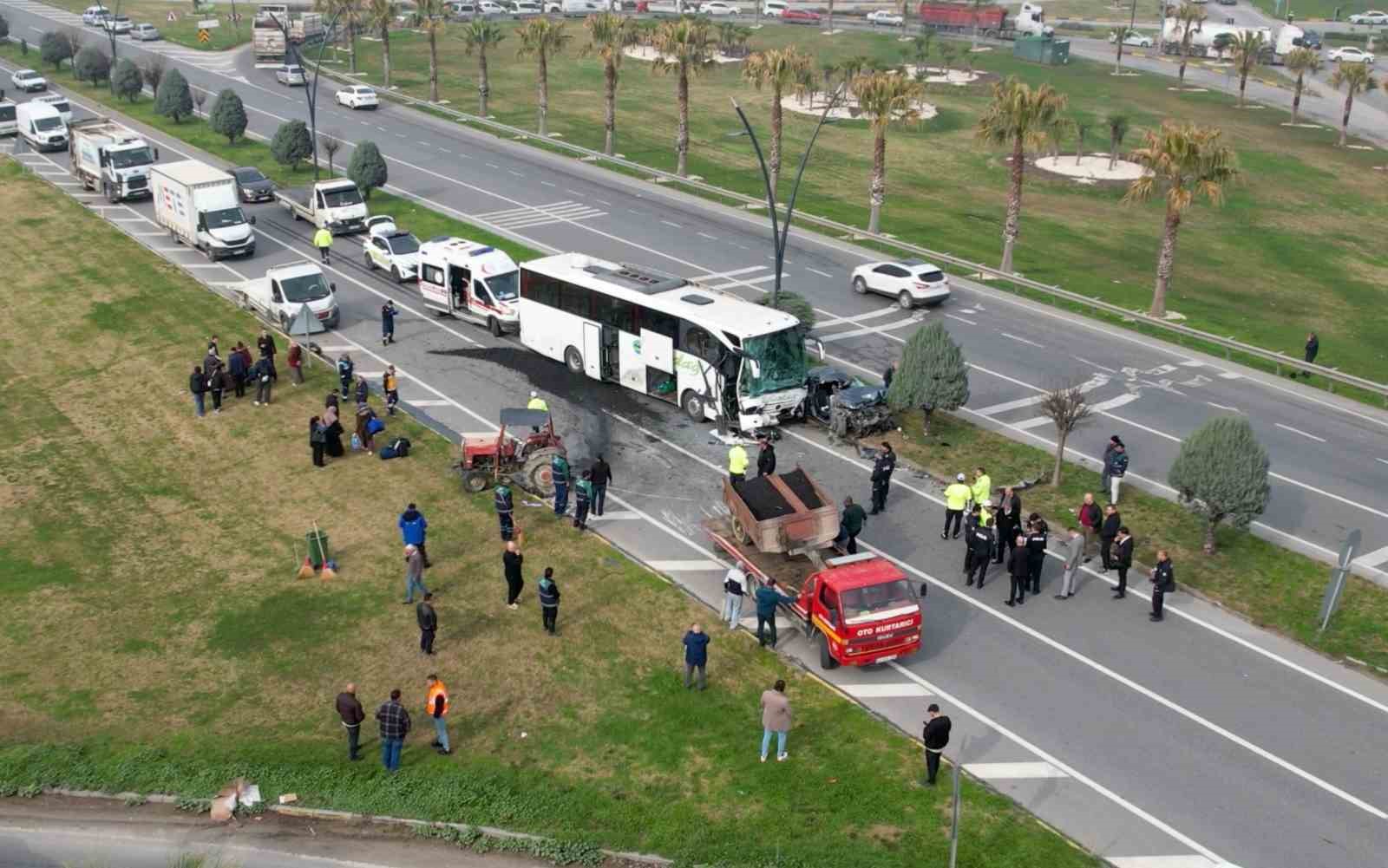 manisada 3 aracli zincirleme kaza 5 yarali 1 B4LF5DeB