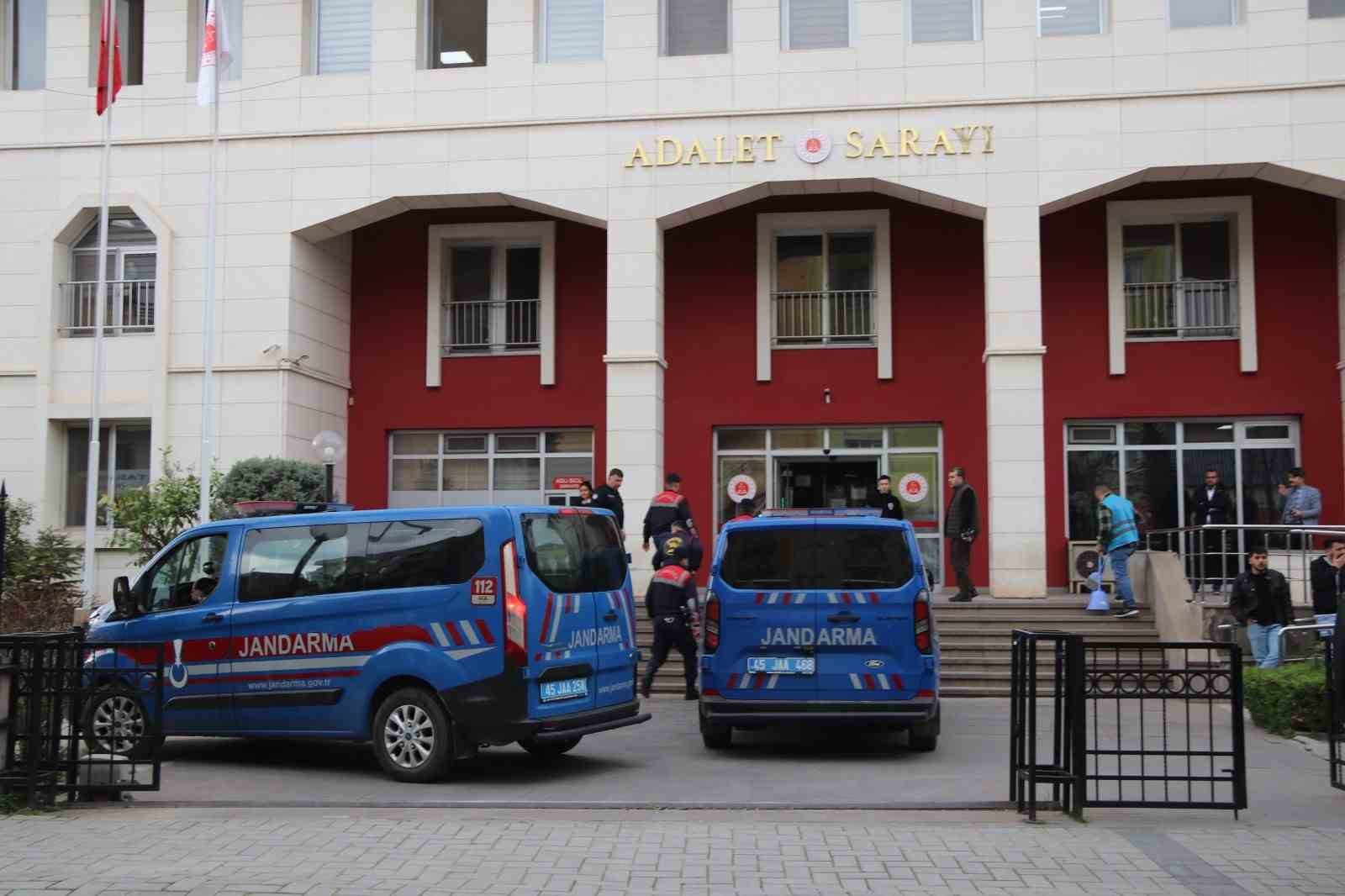 manisada 4 aile ferdini olduren supheli tutuklandi 1 p1YuRA8J
