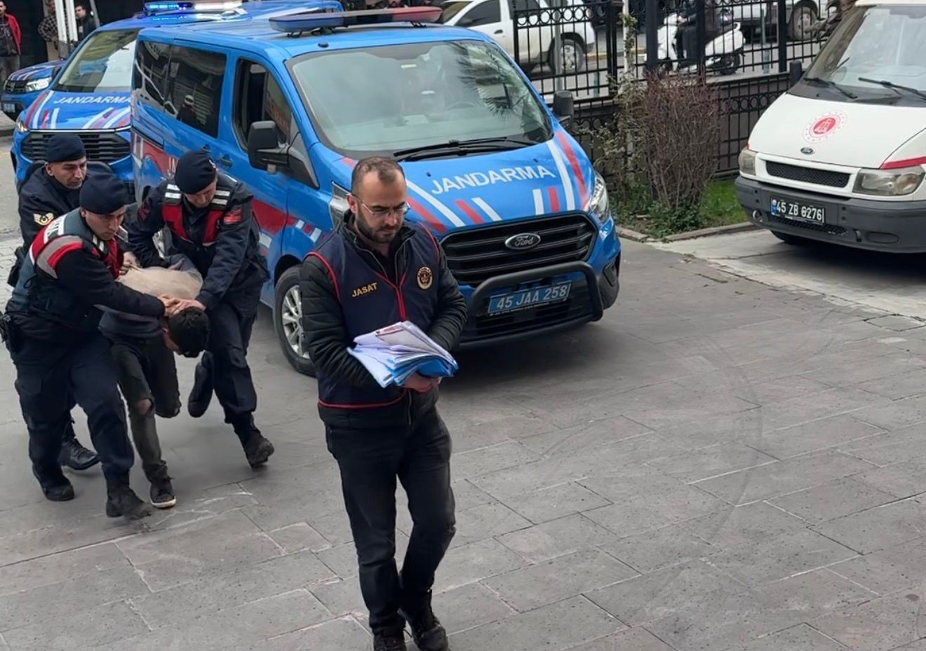 manisada 4 aile ferdini olduren supheli tutuklandi 2 sbNSP48q