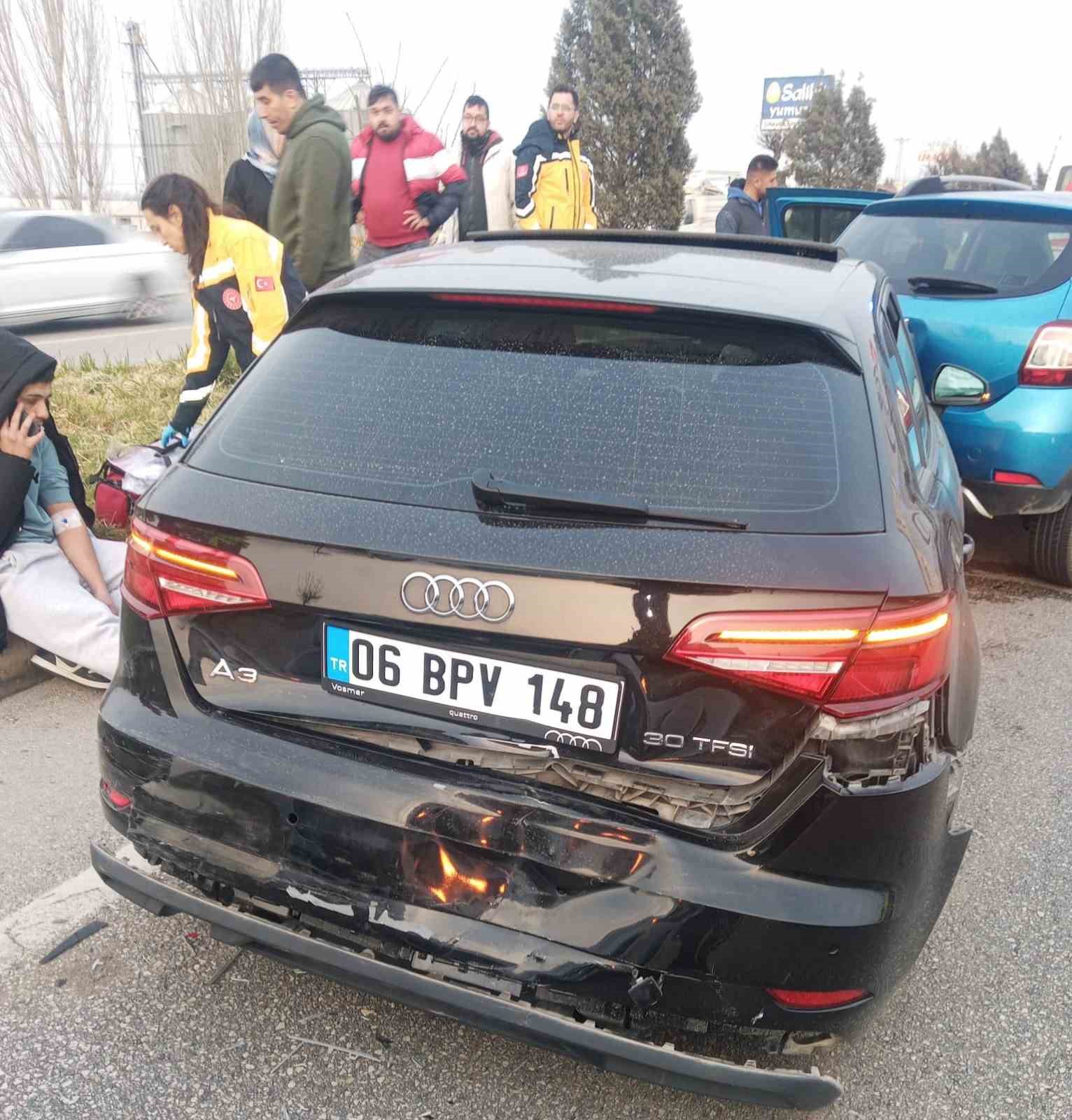 manisada 4 aracli zincirleme kaza 7 yarali 1