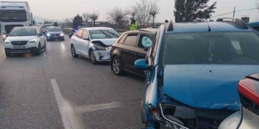 manisada-4-aracli-zincirleme-kaza-7-yarali-O2MglXPA.jpg