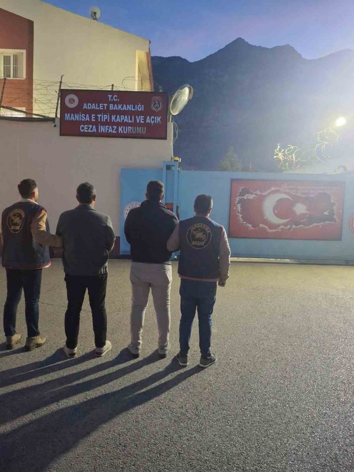 manisada 4 firari jandarma operasyonuyla yakalandi 1 Efuww45u