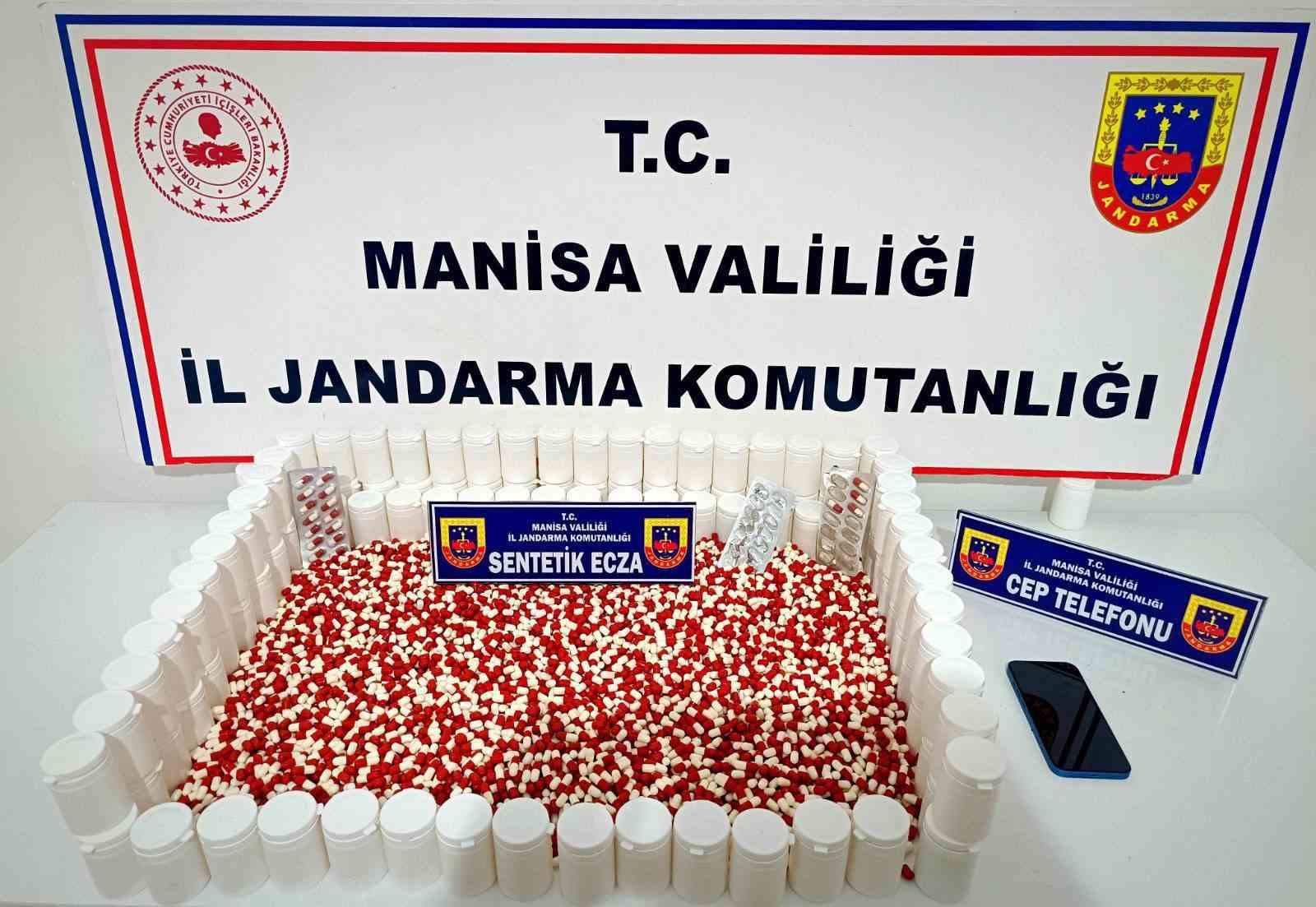 manisada 6 bin 71 sentetik ecza ile yakalanan supheli tutuklandi 0 eLP5M5Jk