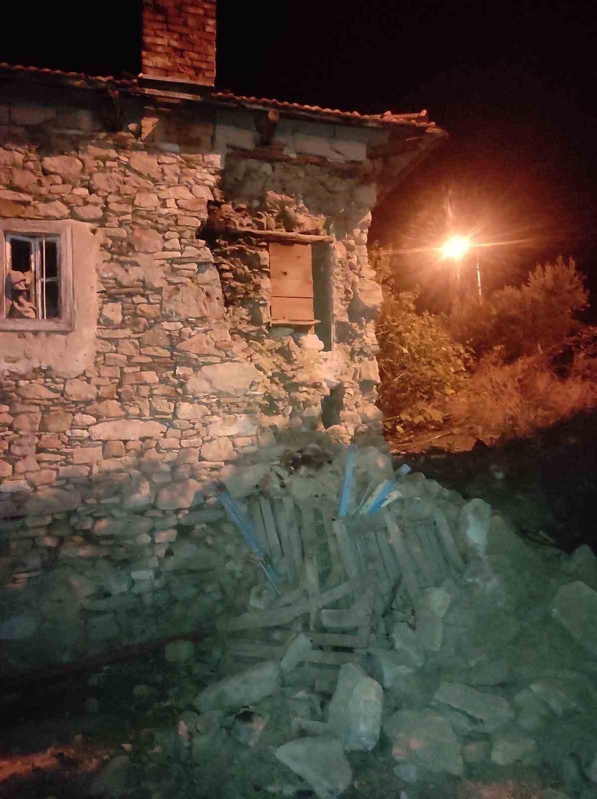 manisada 83 yapi depremden etkilendi 6 fNi8HFhf