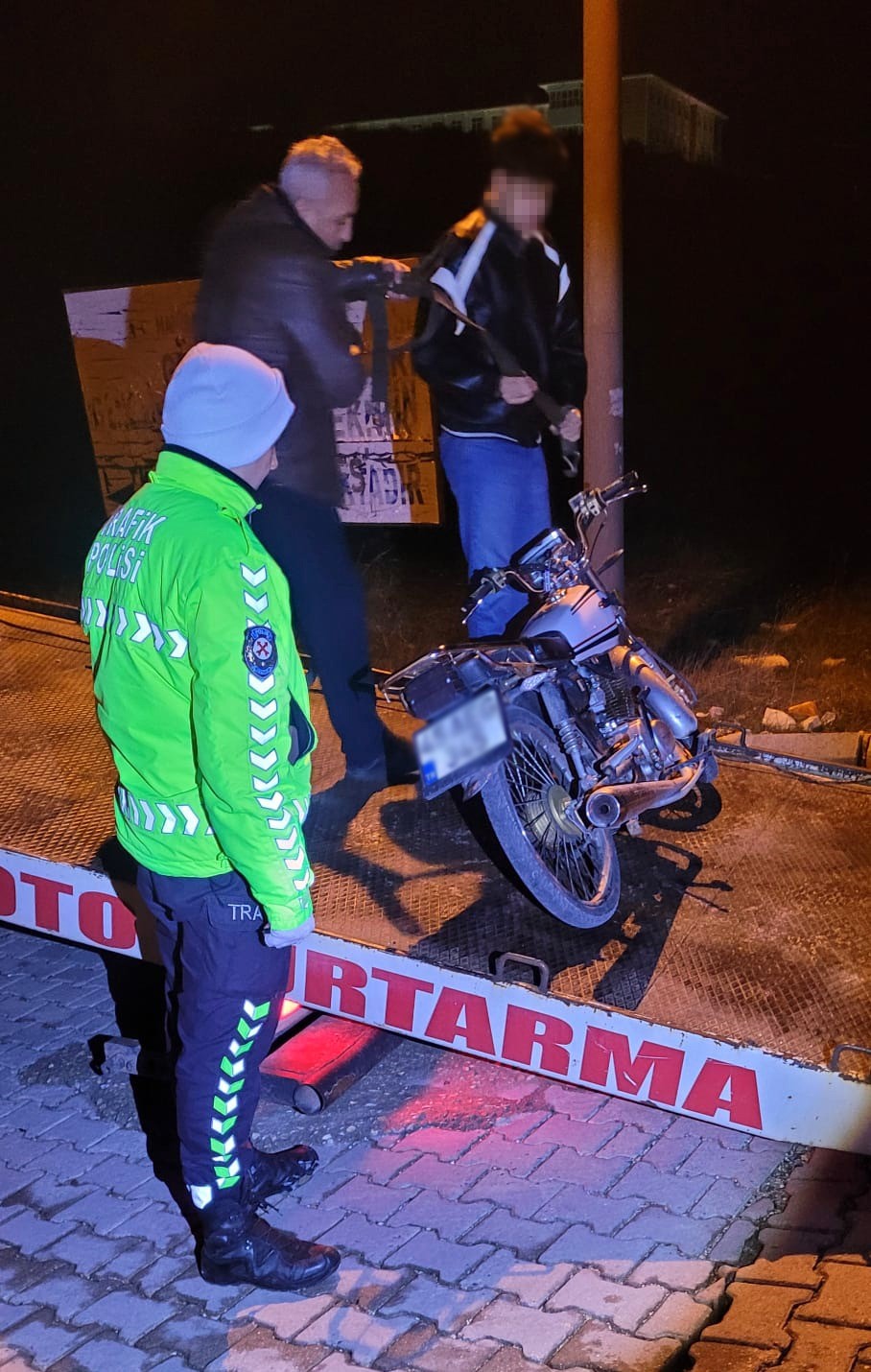 manisada aranan 6 sahis yakalandi binlerce hap ele gecirildi 3 i95U4yhD