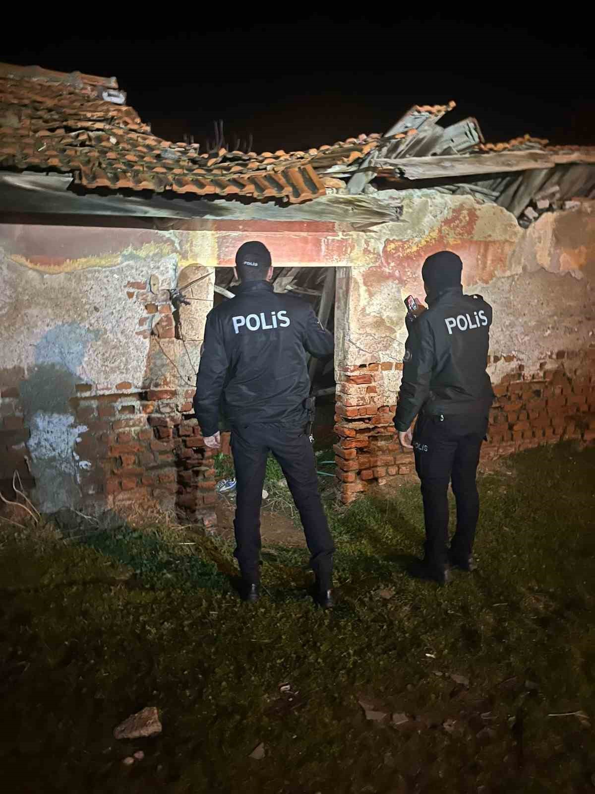 manisada aranan 6 sahis yakalandi binlerce hap ele gecirildi 6 WzOlYm9z