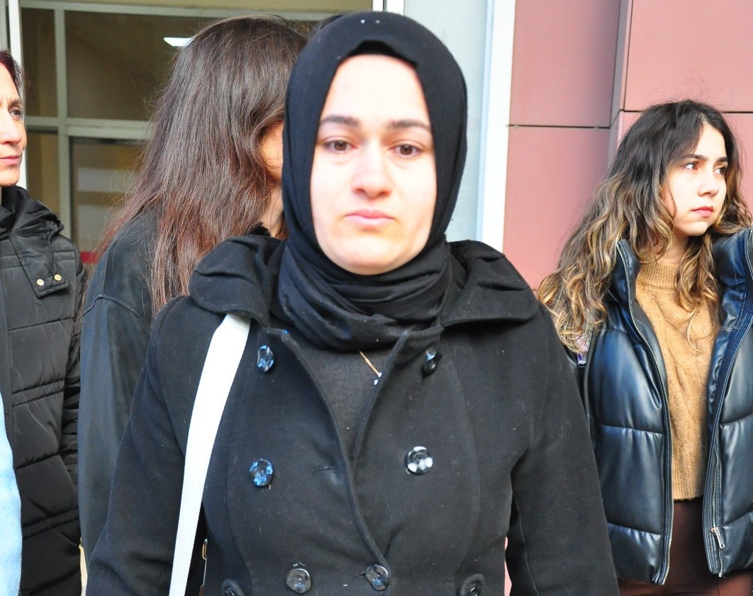 manisada bosanma asamasindaki esi tarafindan defalarca bicaklanan kadin dehset anlarini anlatti 1 W5FUMRyJ