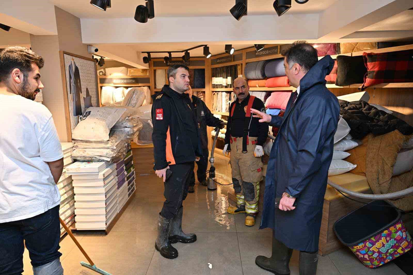manisada buyuksehir ve maskiden saganak yagisa etkin mudahale 3 FyTpOIyH