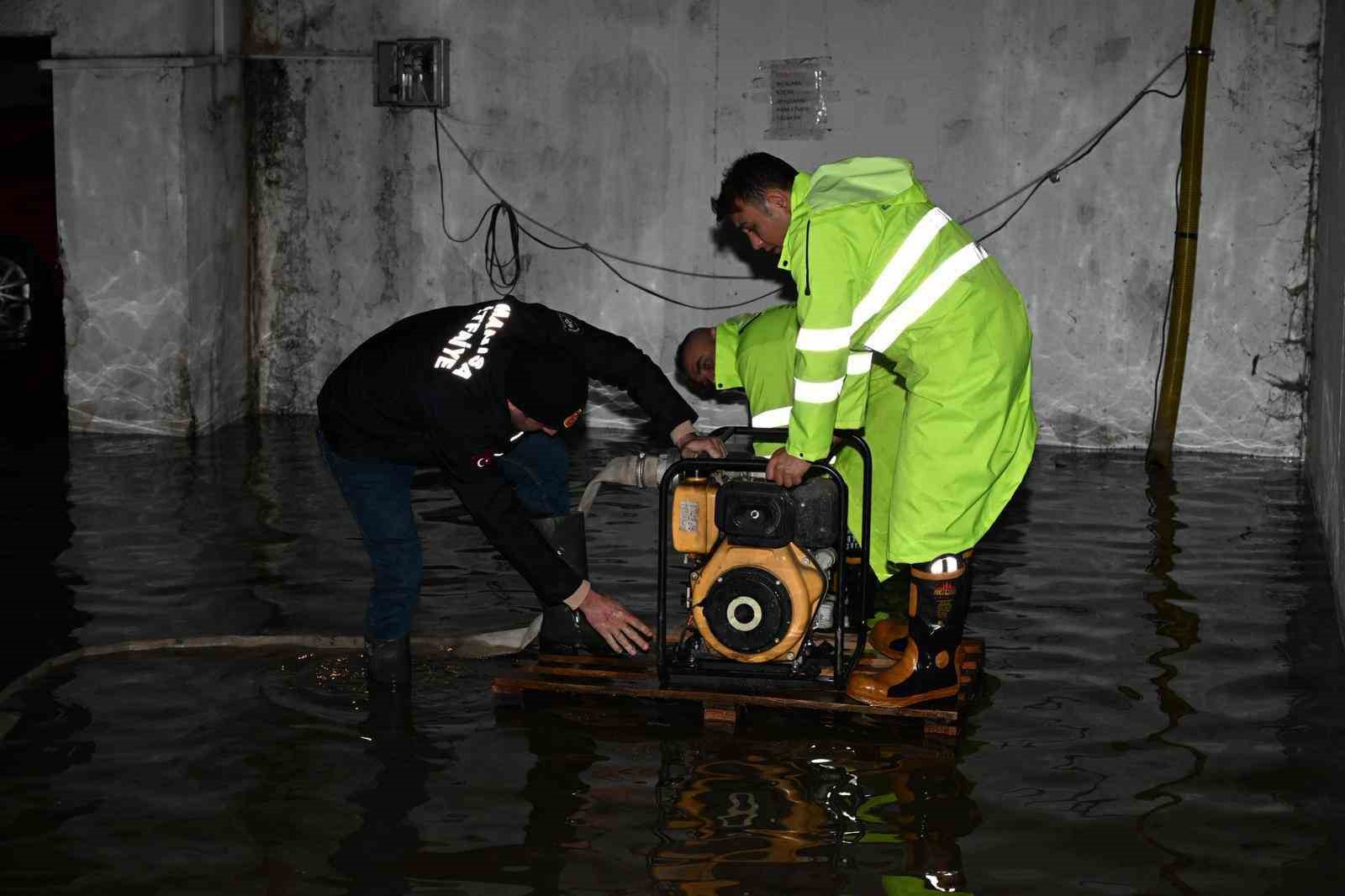 manisada buyuksehir ve maskiden saganak yagisa etkin mudahale 6 Hbkap88R