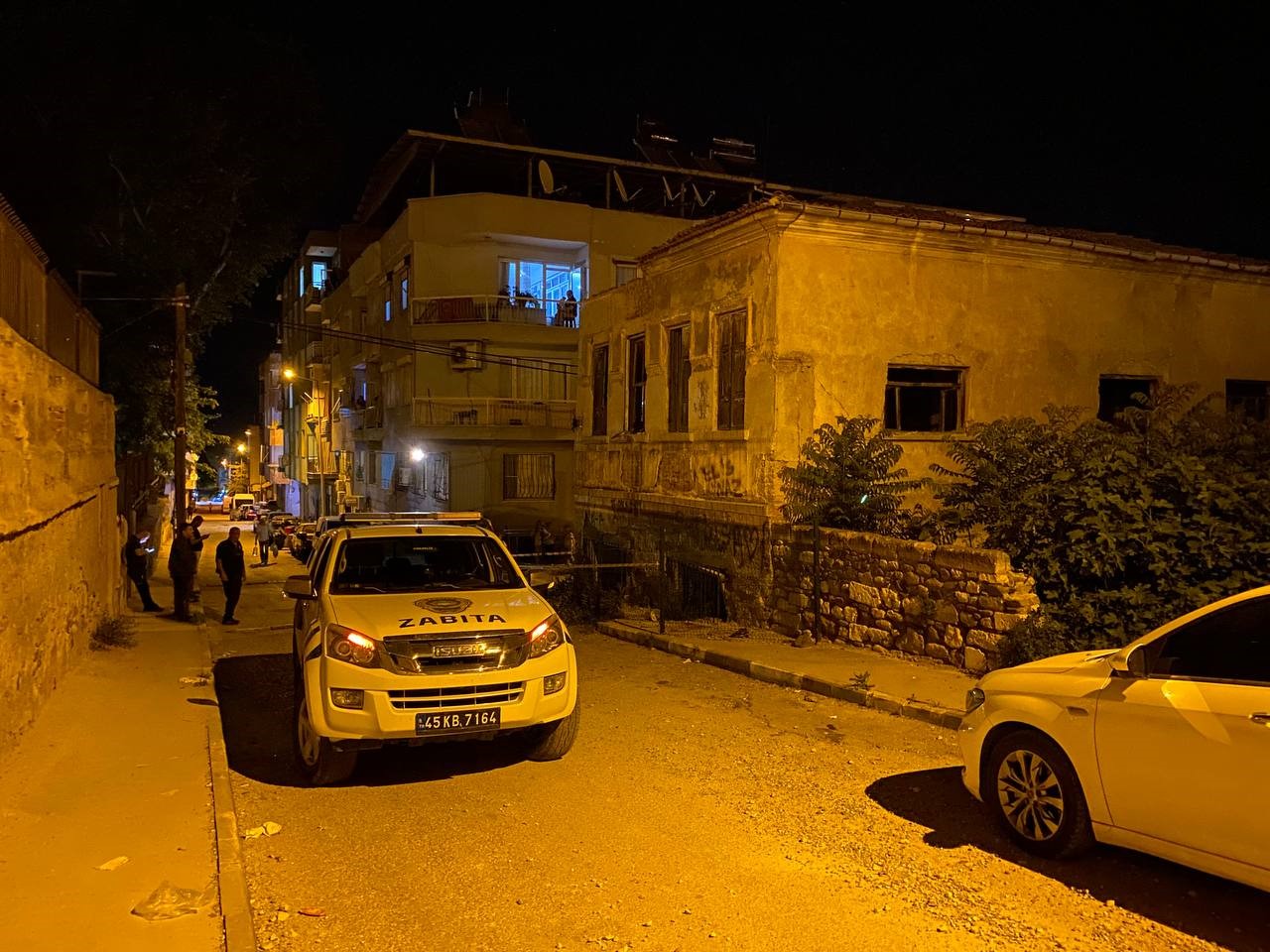 manisada catisi ve duvarlari coken tarihi bina kokuttu 6 7f77Bj7a