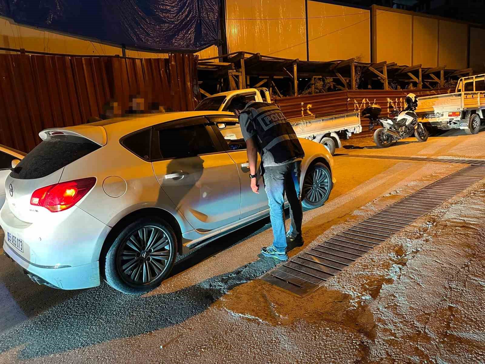 manisada dev narko uygulamasi 15 bin 956 icimlik uyusturucu ele gecirildi 0