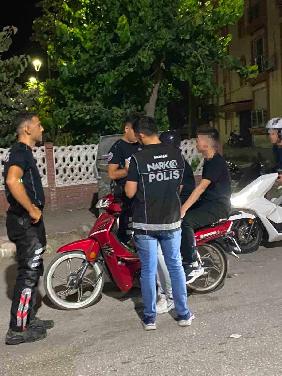 manisada dev narko uygulamasi 15 bin 956 icimlik uyusturucu ele gecirildi 4 fdLgJQnt