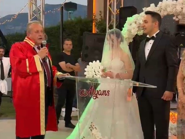 manisada-dugune-damga-vuran-nikah-mizanseni-PLtXrQFj.jpg