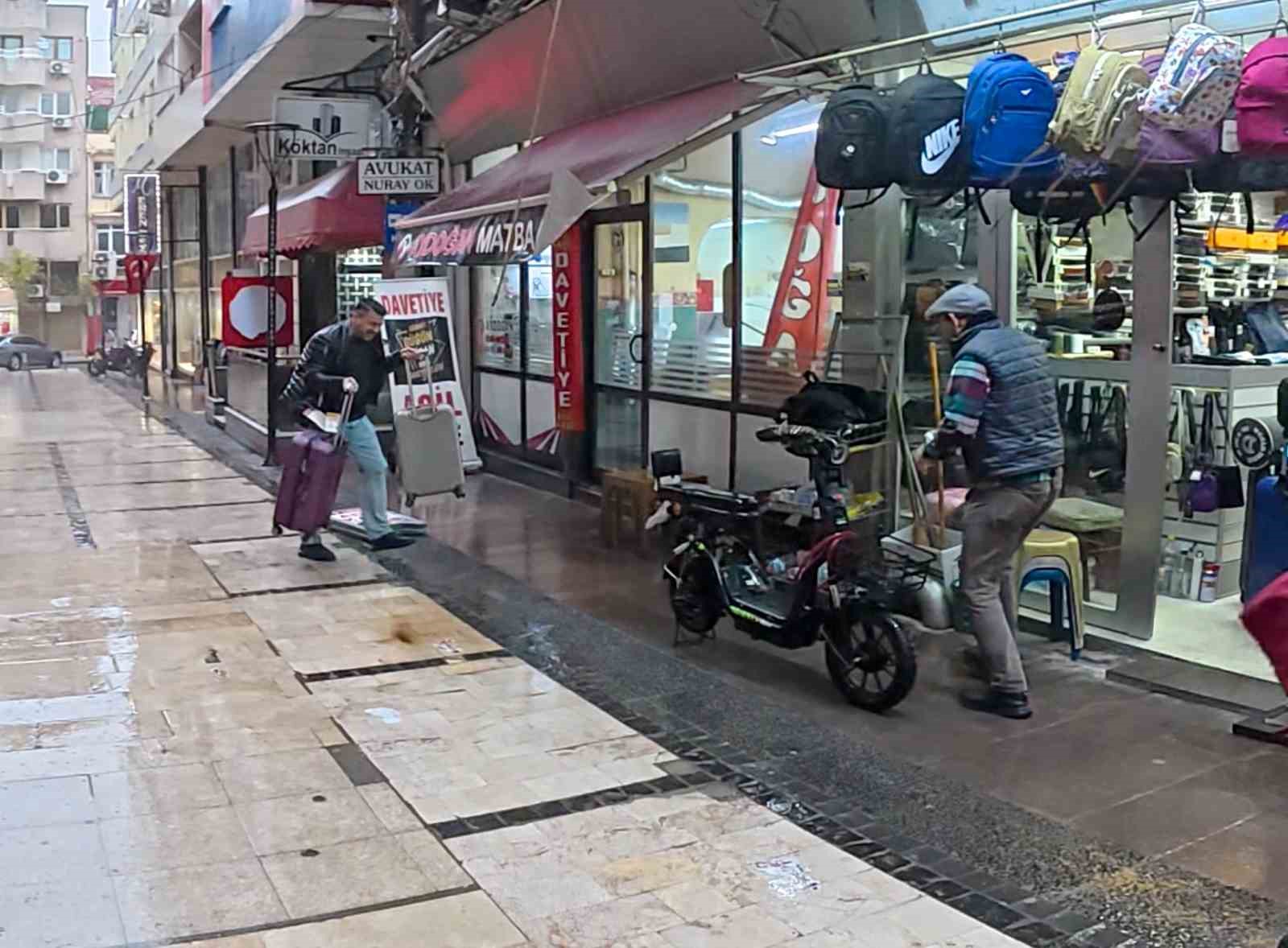 manisada esnafin firtina ve yagmurla imtihani 2 UDh7z47E