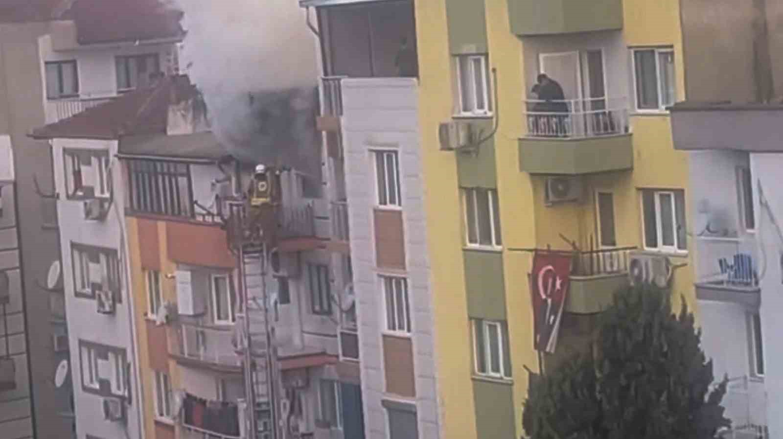 Manisa’da ev yangını: 6 kedi telef oldu 4 manisada ev yangini 6 kedi telef oldu 0 2QiFa8Nv