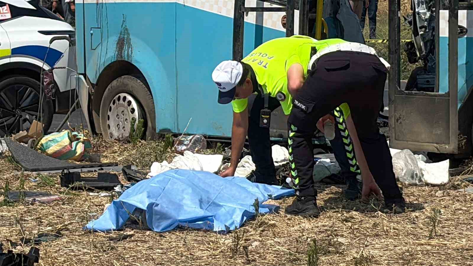 Manisa’da feci kaza 1 ölü 11 yaralı 5 manisada feci kaza 1 olu 11 yarali 1 hBlCKvkX