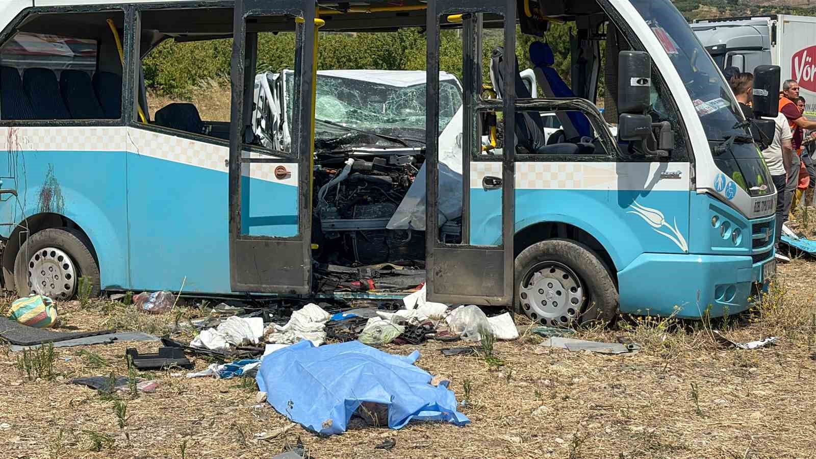 Manisa’da feci kaza 1 ölü 11 yaralı 6 manisada feci kaza 1 olu 11 yarali 2 MUgCm8hU