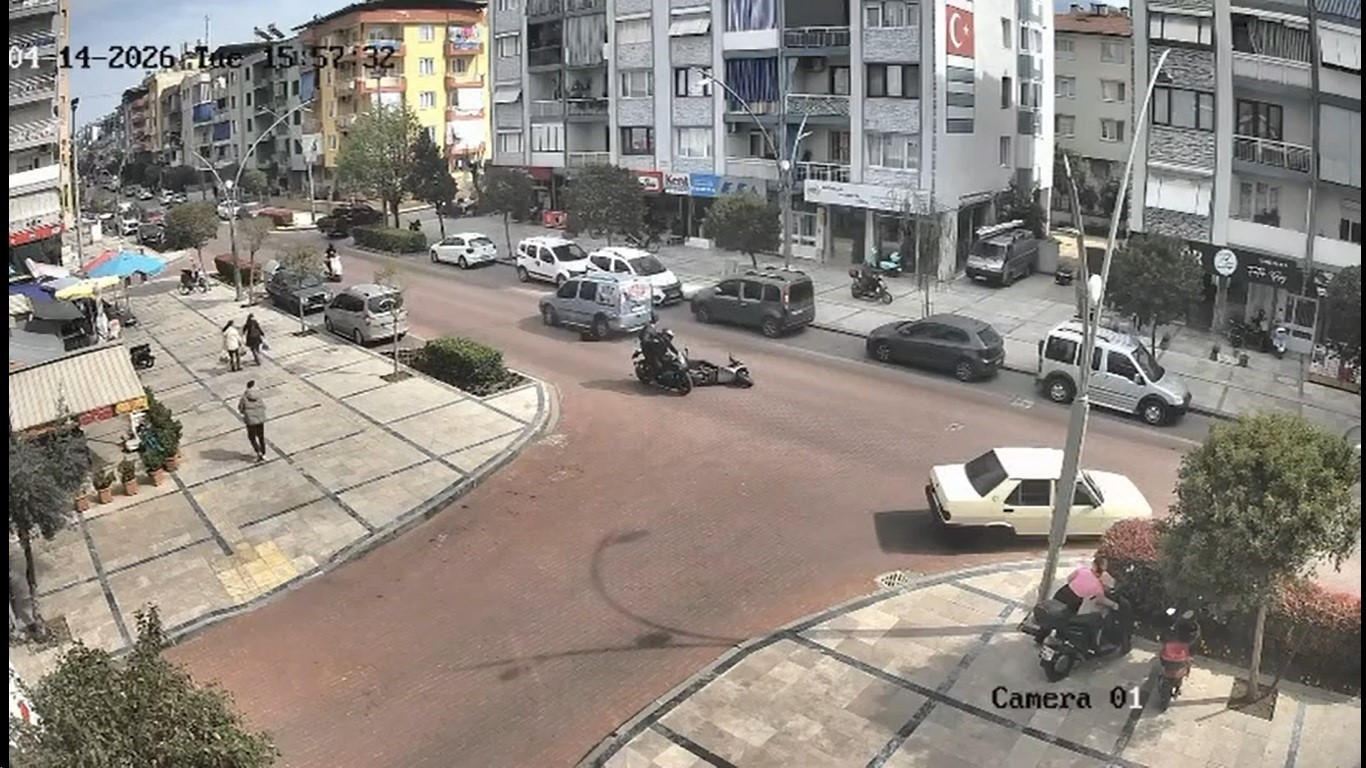 Manisa’da feci kaza: 17 yaşındaki lise öğrencisi hayatını kaybetti 9 manisada feci kaza 17 yasindaki lise ogrencisi hayatini kaybetti 5 PcX2rI5l
