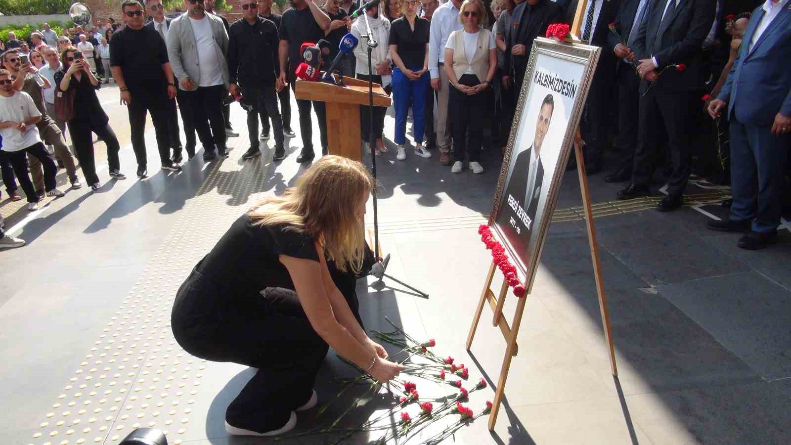 Manisa’da Ferdi Zeyrek vefatının birinci yılında anıldı 15 manisada ferdi zeyrek vefatinin birinci yilinda anildi 11 N1W1m8Si