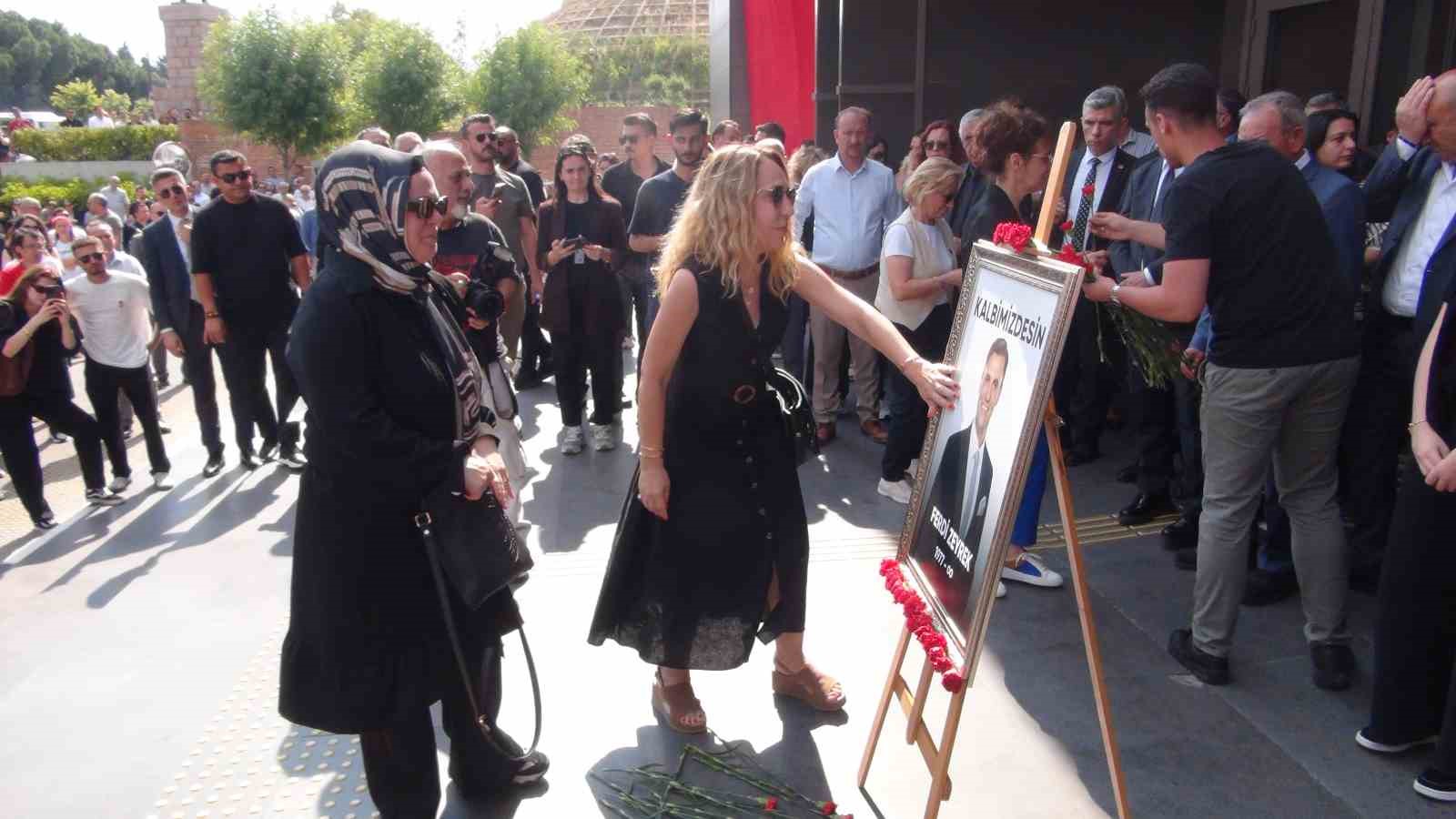 Manisa’da Ferdi Zeyrek vefatının birinci yılında anıldı 17 manisada ferdi zeyrek vefatinin birinci yilinda anildi 13 mOXm3NuB
