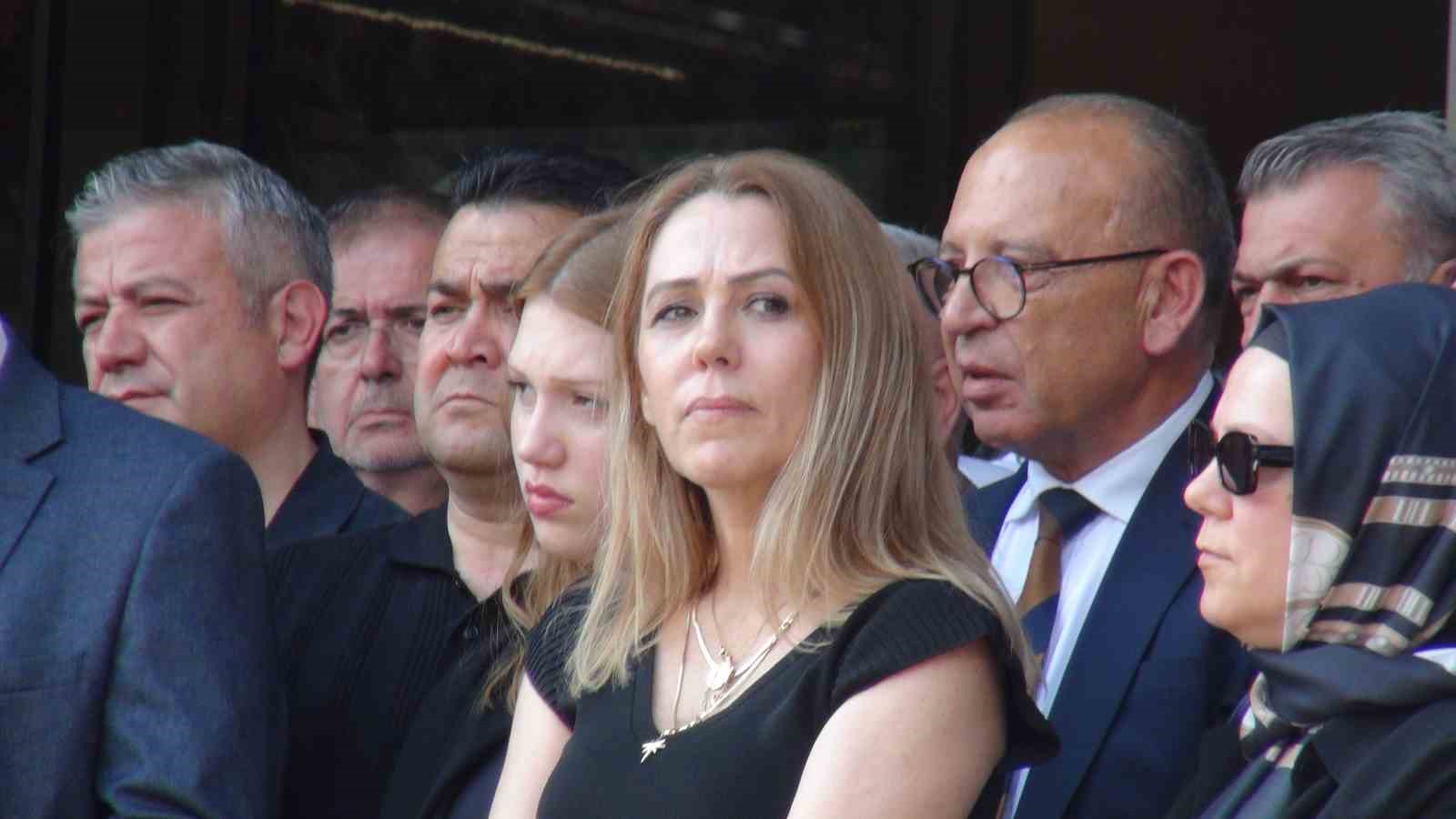 Manisa’da Ferdi Zeyrek vefatının birinci yılında anıldı 9 manisada ferdi zeyrek vefatinin birinci yilinda anildi 5 TAbg1r9d