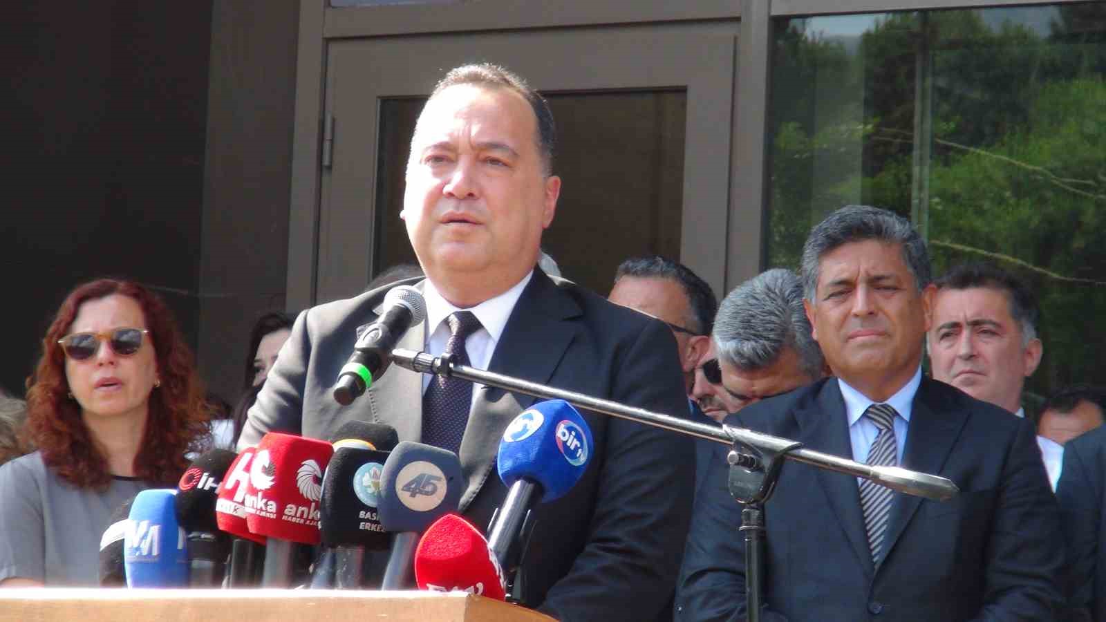 Manisa’da Ferdi Zeyrek vefatının birinci yılında anıldı 11 manisada ferdi zeyrek vefatinin birinci yilinda anildi 7