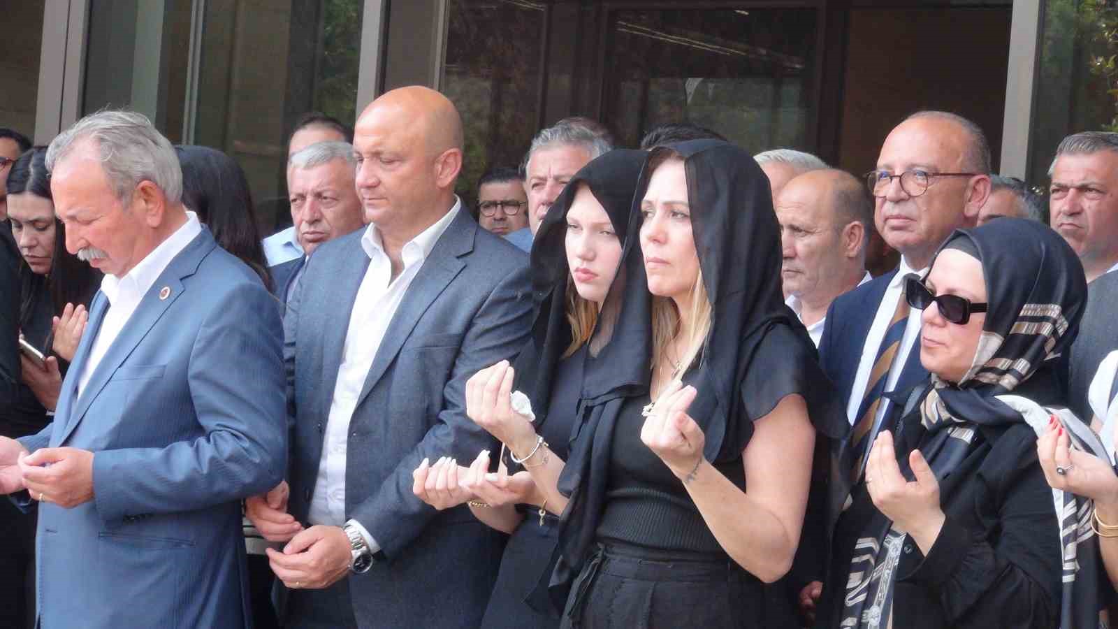 Manisa’da Ferdi Zeyrek vefatının birinci yılında anıldı 13 manisada ferdi zeyrek vefatinin birinci yilinda anildi 9