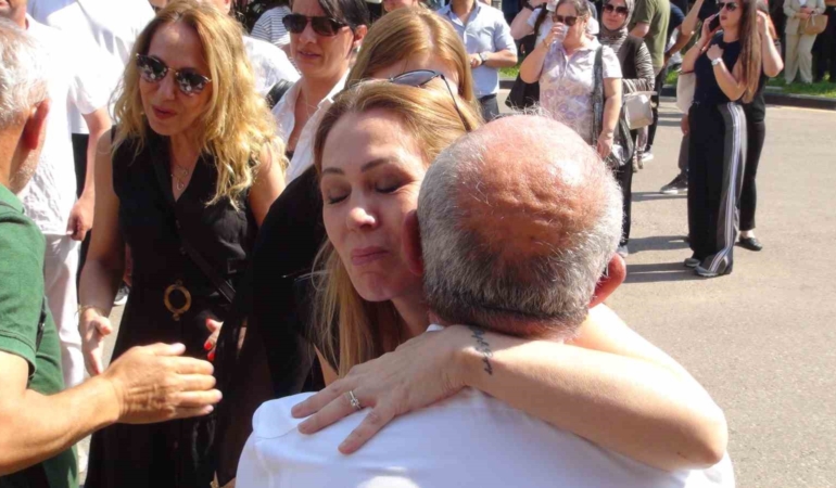 manisada-ferdi-zeyrek-vefatinin-birinci-yilinda-anildi-enVgnYll.jpg