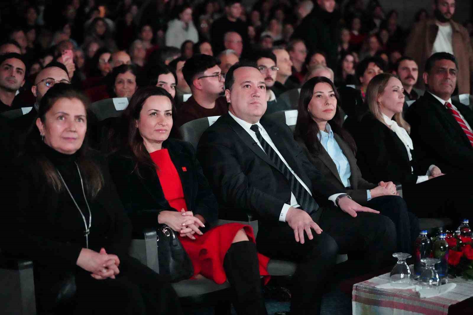 manisada genclik senfoni orkestrasi ilk konserinde buyuledi 3