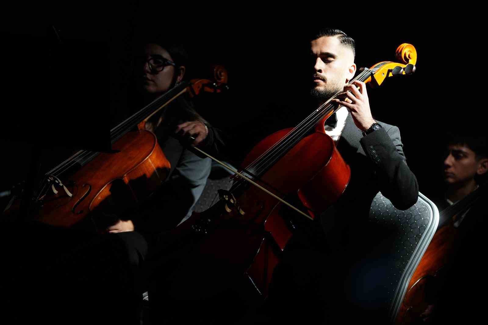 manisada genclik senfoni orkestrasi ilk konserinde buyuledi 5 GTiLWATS