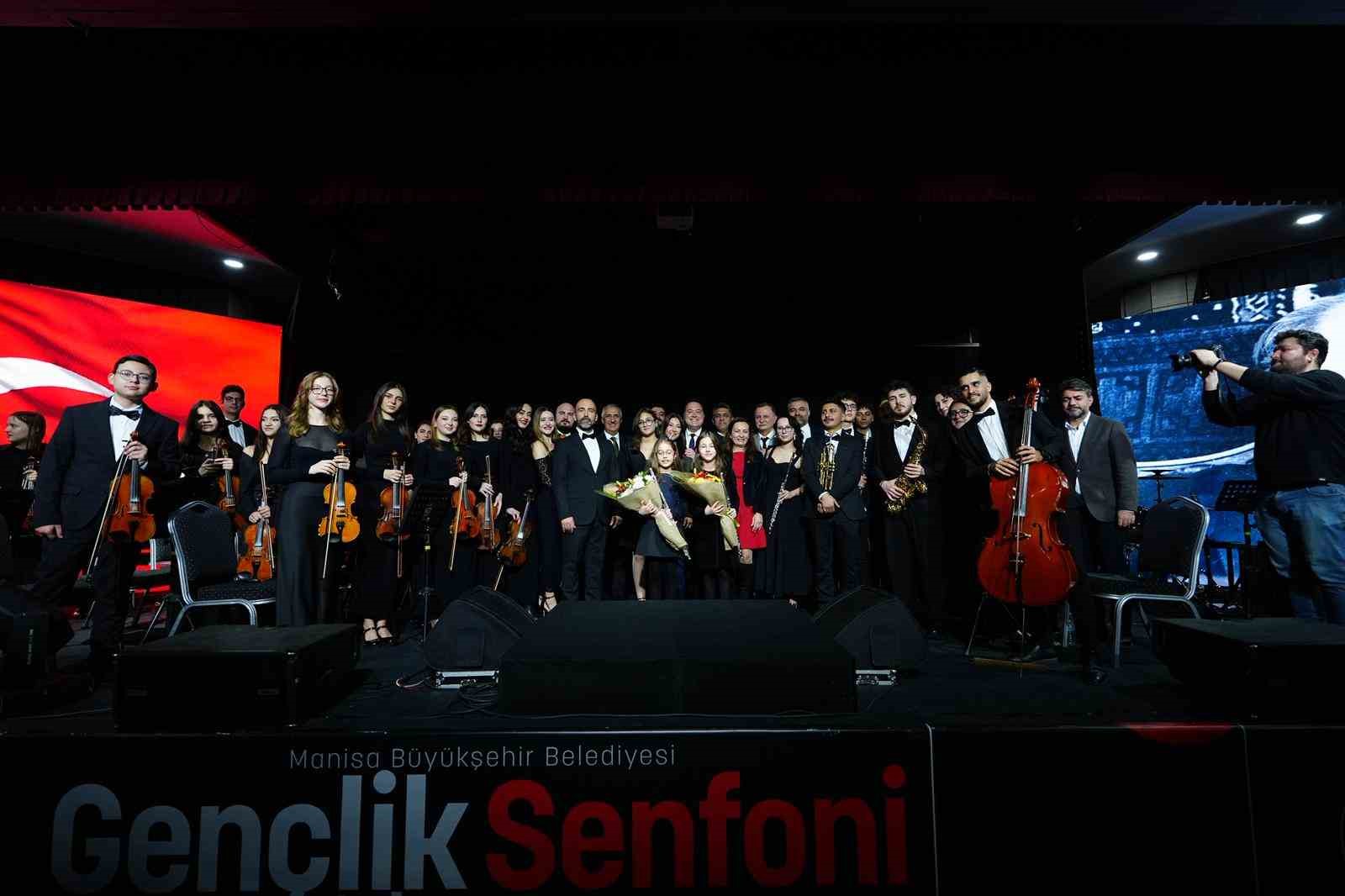 manisada genclik senfoni orkestrasi ilk konserinde buyuledi 6 KEduOF9a