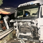 manisada-iki-tir-carpisti-1i-agir-2-yarali-A7mjZKLg.jpg