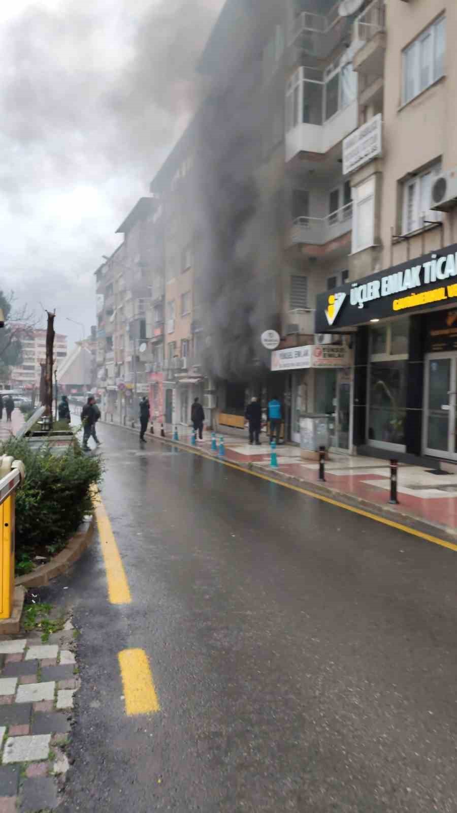 manisada is yerindeki yangin mahalle sakinlerine korku dolu anlar yasatti 1 2hXNWrAv