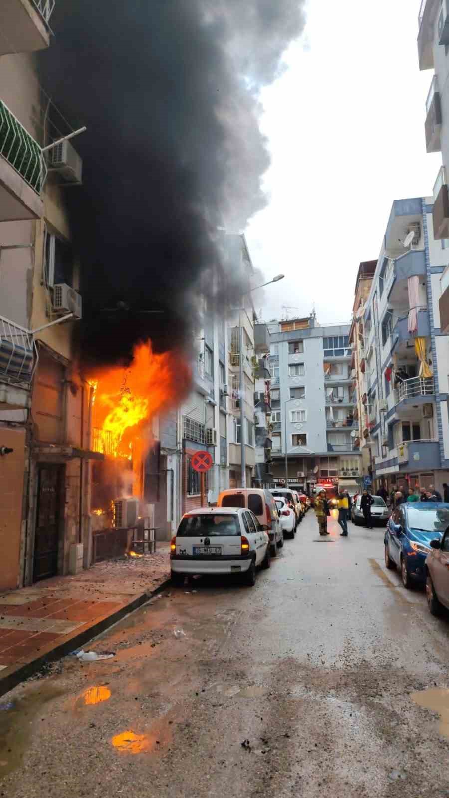 manisada is yerindeki yangin mahalle sakinlerine korku dolu anlar yasatti 3 fI2p49qu
