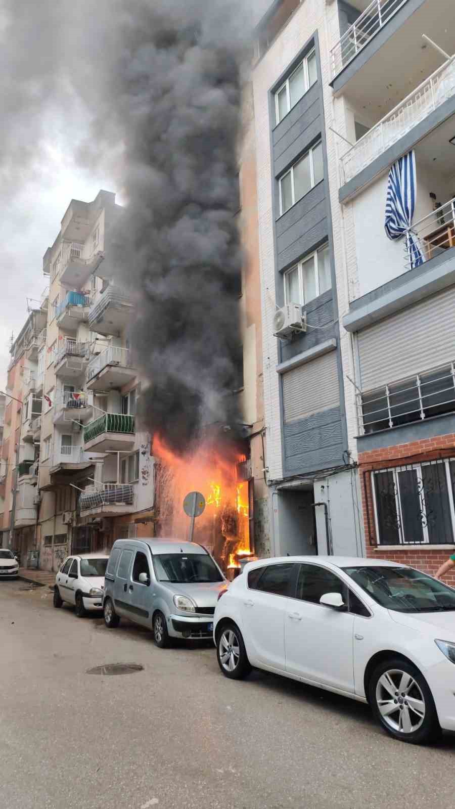 manisada is yerindeki yangin mahalle sakinlerine korku dolu anlar yasatti 4 CnLYGYv3