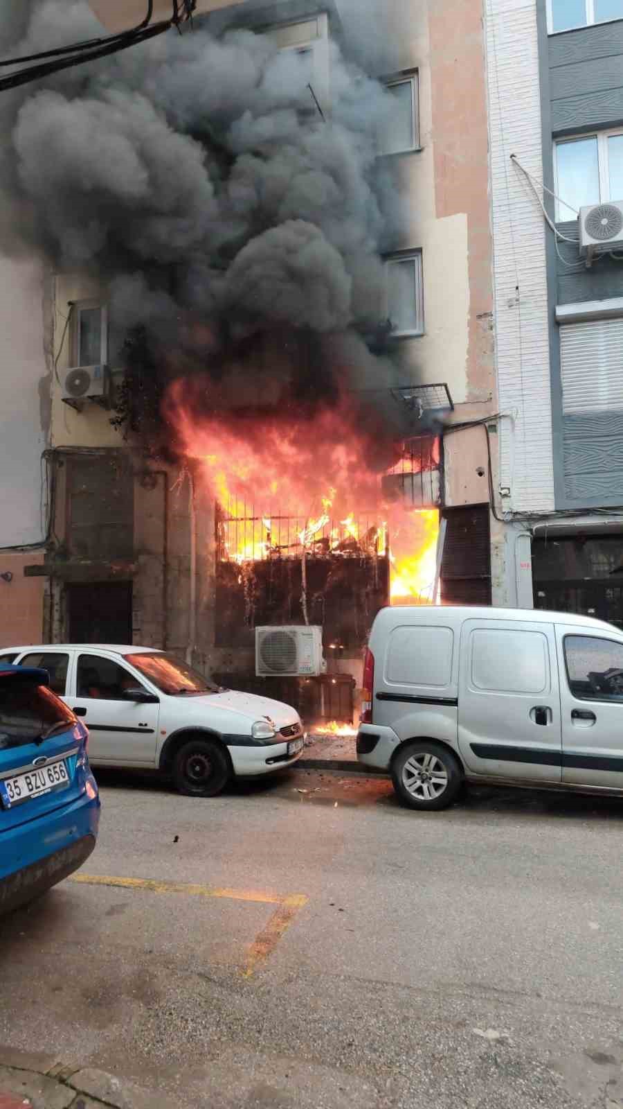manisada is yerindeki yangin mahalle sakinlerine korku dolu anlar yasatti 5 A9FmsCqJ
