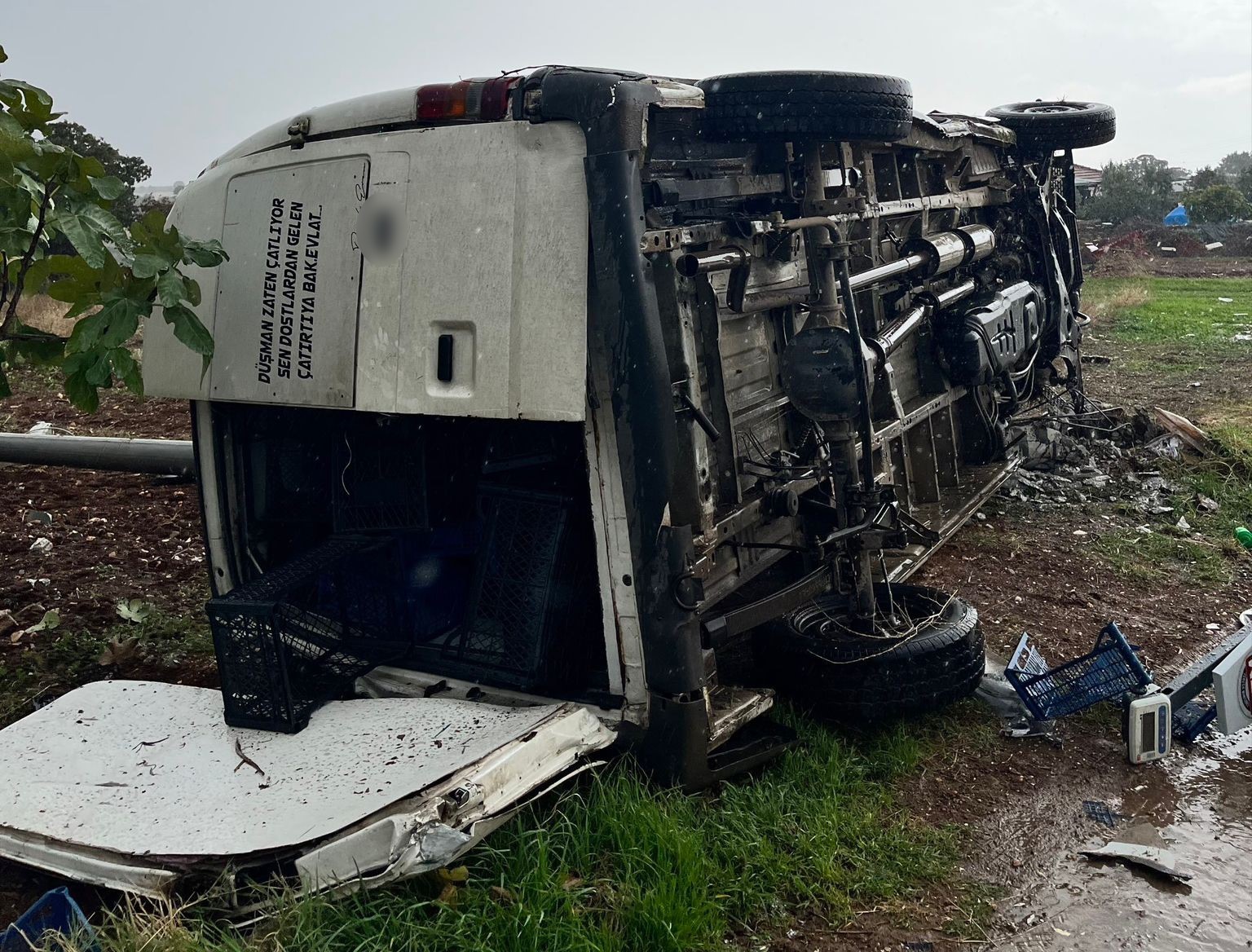 manisada kamyonet devrildi 1 olu 1 yarali 0 zNZKJl4O