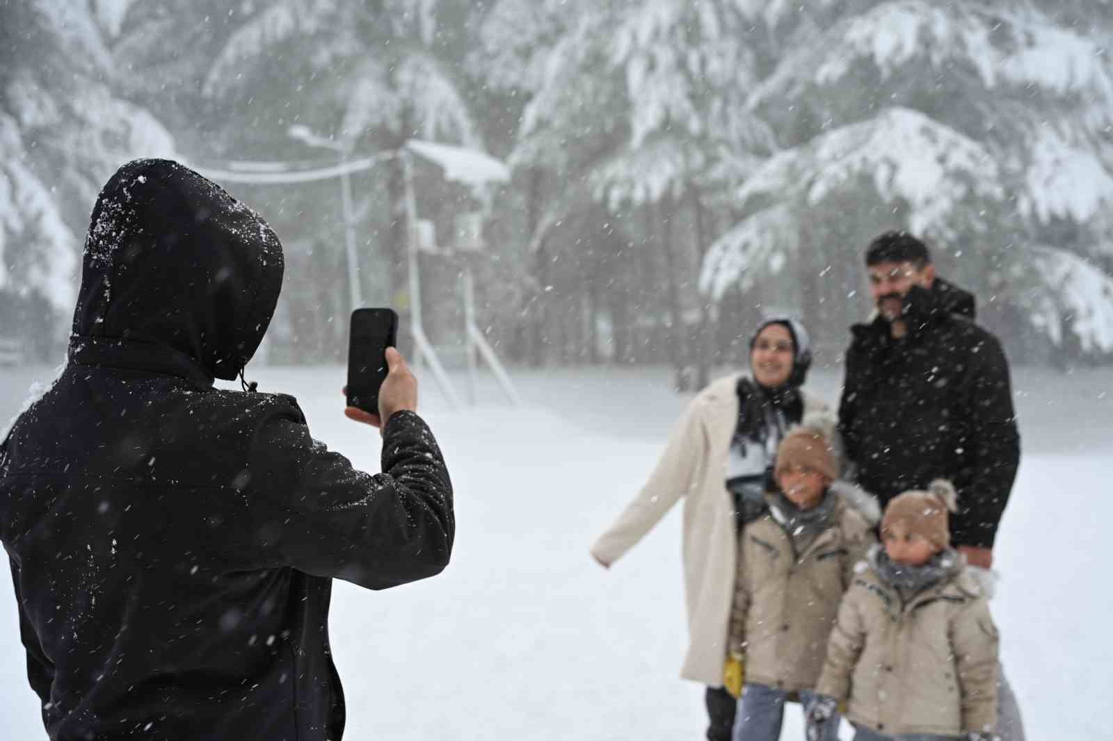 manisada kar coskusu yaylalar ziyaretcilerle doldu 4 wXKZ76EO