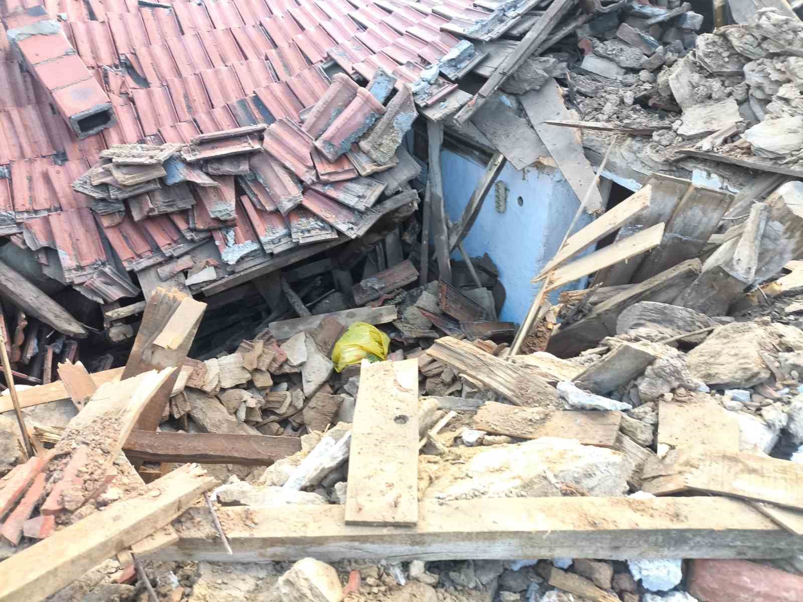 manisada kerpic ev coktu 1 yarali 9 RcaJ2dZg
