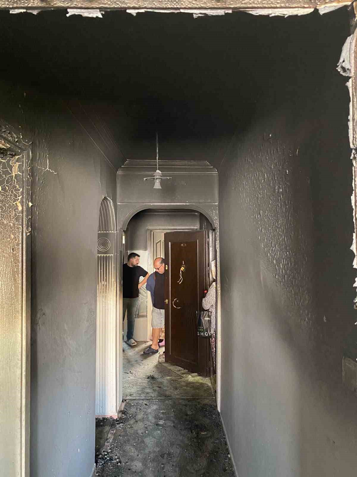 manisada korkutan yangin ev kullanilamaz hale geldi 0 42Dyn9Sq