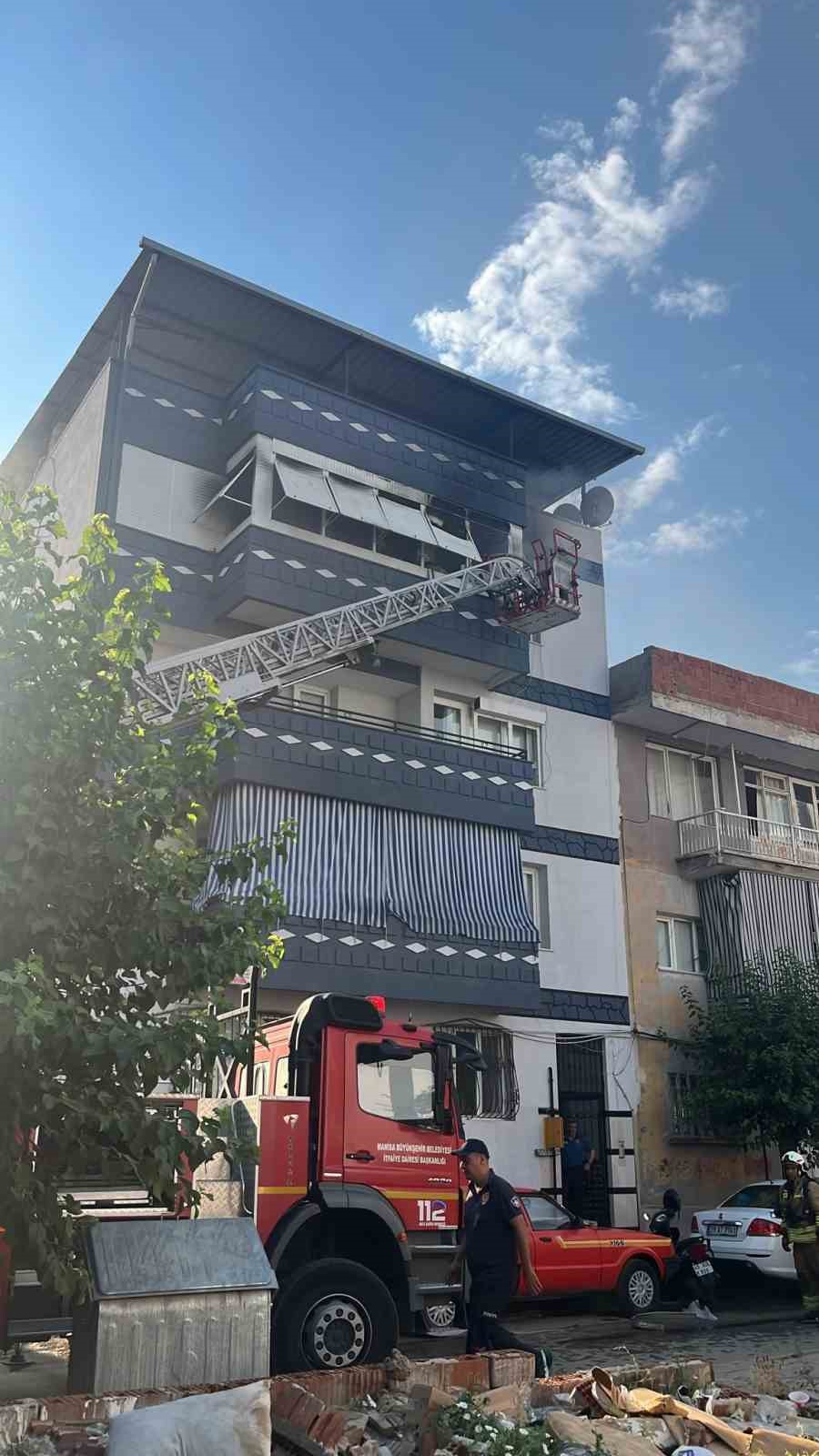 manisada korkutan yangin ev kullanilamaz hale geldi 2 8baN3vHi